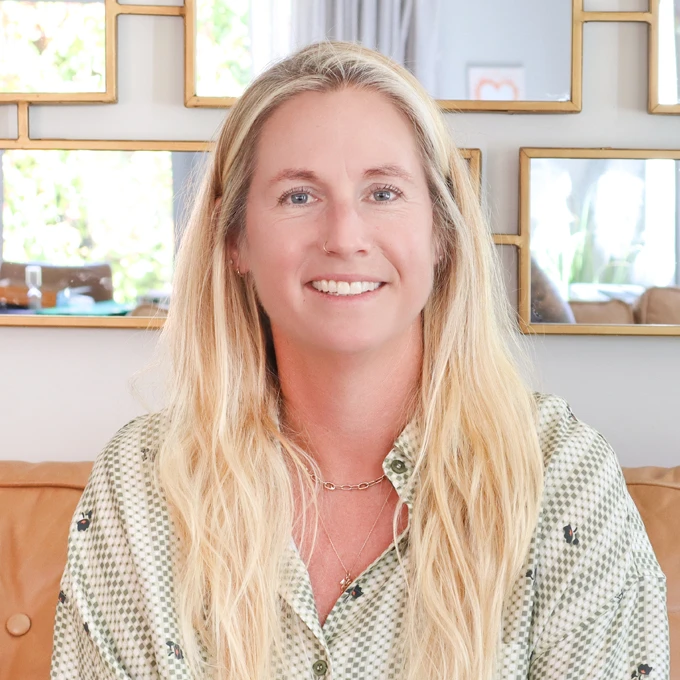 Julia Wuttke Feel Better Golf Coach & Health Coach smiling
