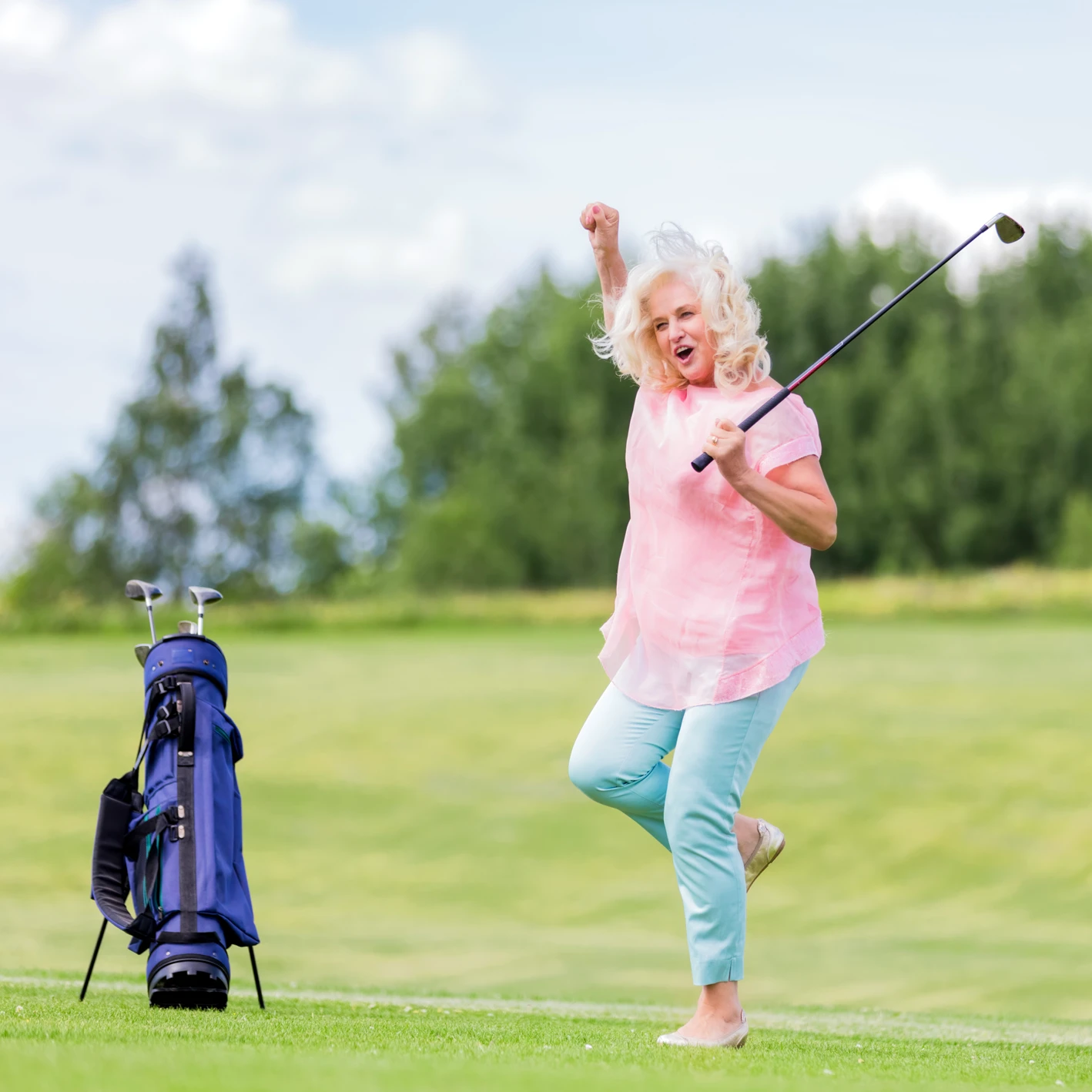 Julia Wuttke Feel Better Golf Coach & Health Coach, woman loving her golf