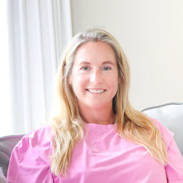 Health and Golf Coach Feel Better Julia Wuttke in pink top